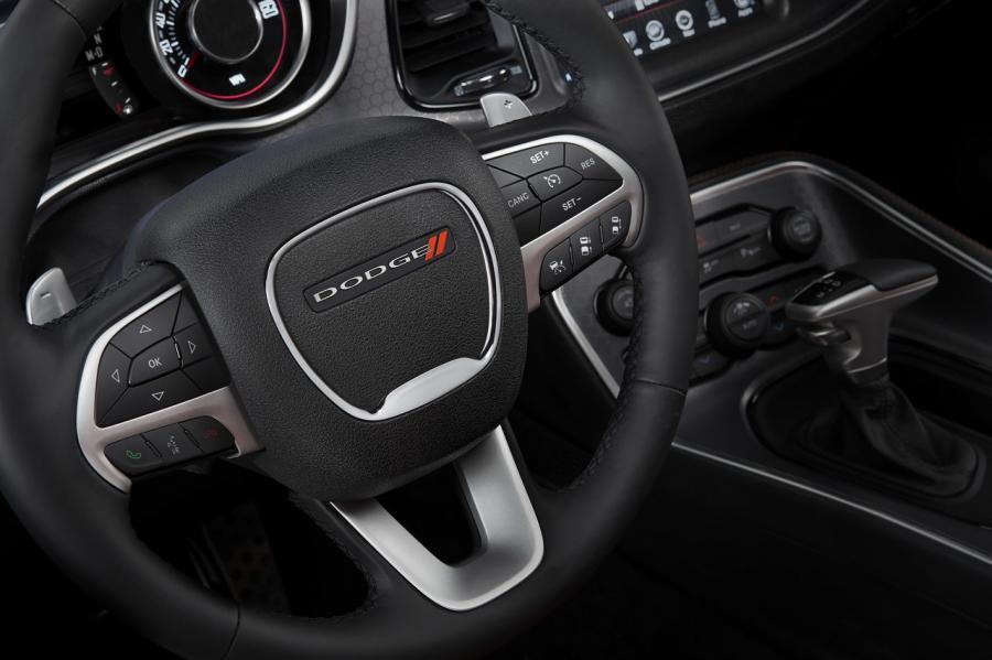  Dodge Challenger R/T Shaker 2015 года  (фото 30 из 54)